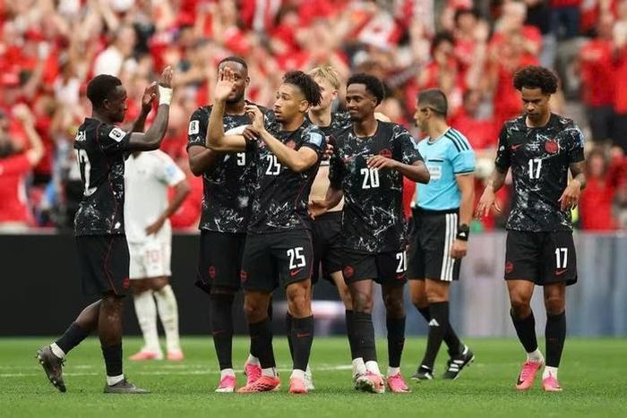 Canada không ăn mừng quá cuồng nhiệt sau bàn thắng thứ 4 do người đồng đội Kone vừa dính chấn thương nghiêm trọng