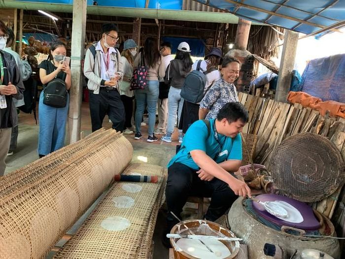 Bếp đỏ lửa mỗi ngày, giữ gìn hương vị truyền thống của làng bánh tráng