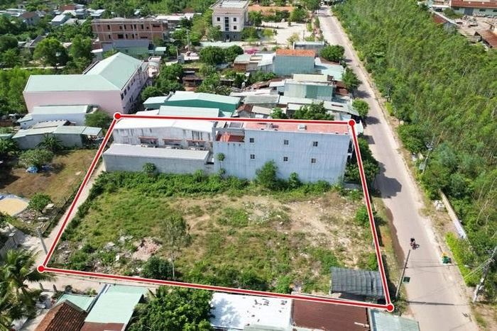 Khu đất công có giá thị trường 50 tỉ bị “hô biến” ở phường Quy Nhơn Tây, tỉnh Gia Lai nằm ở vị trí đắc địa với 3 mặt tiền.