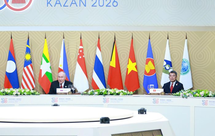 Thủ tướng Lê Minh Hưng dự Phiên ăn trưa làm việc do Tổng thống Nga Vladimir V. Putin chủ trì. Ảnh: Nhật Bắc
