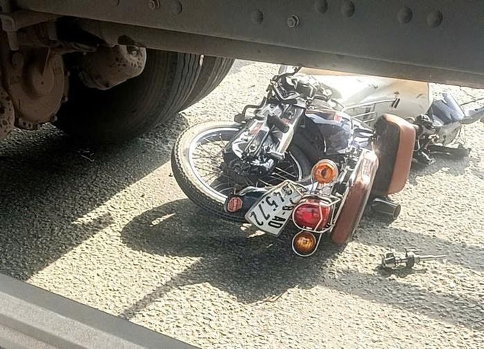 Xe máy bẹp dúm sau tai nạn.