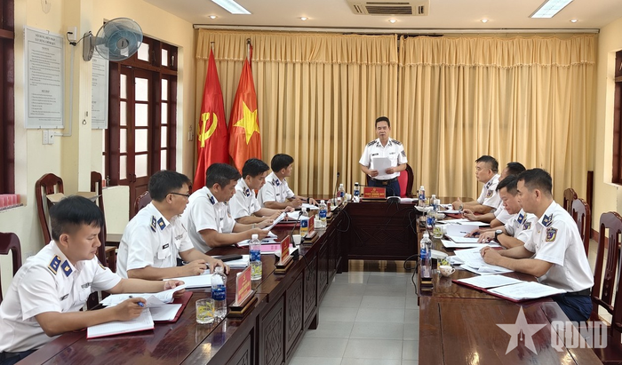 Hải đoàn 21 tổ chức quán triệt đợt sinh hoạt chính trị "chỉnh huấn". 