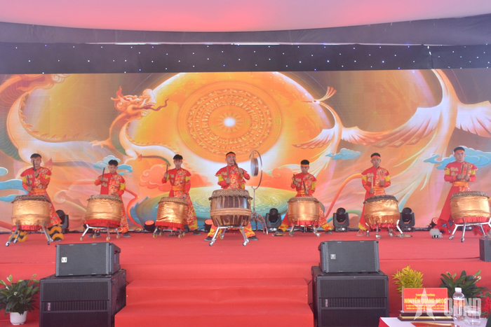 Chương trình văn nghệ chào mừng.
