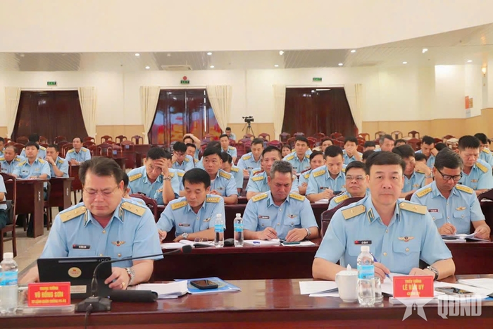  Các đại biểu tham dự hội nghị. 