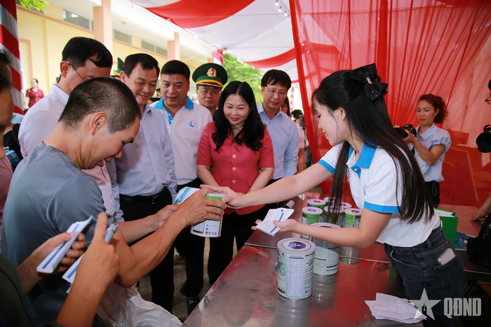  Một số hình ảnh tại phiên chợ.