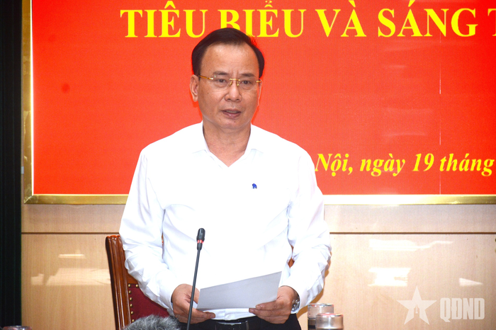 Đồng chí Nguyễn Lam, Phó chủ tịch Trung ương Hội NCT Việt Nam phát biểu tại buổi gặp mặt và phát động.