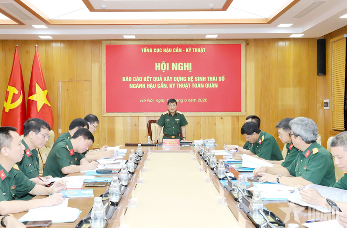 Trung tướng Trần Minh Đức chủ trì hội nghị.