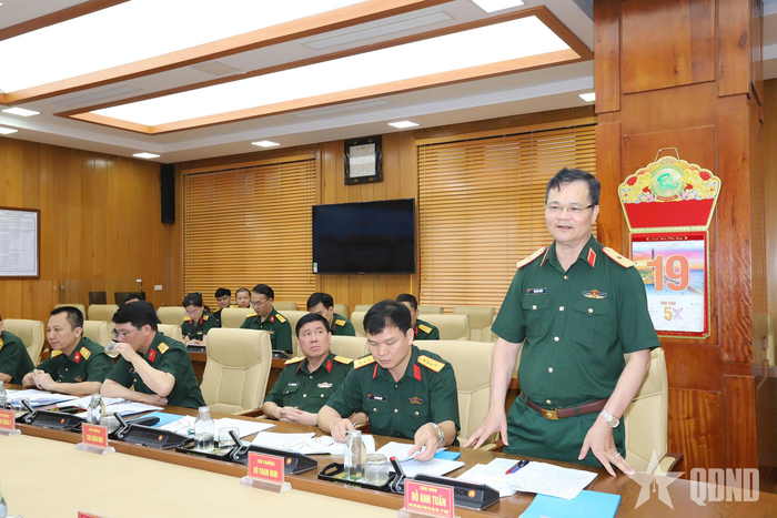 Thiếu tướng Đỗ Anh Tuấn, Phó chủ nhiệm Tổng cục Hậu cần - Kỹ thuật phát biểu ý kiến.