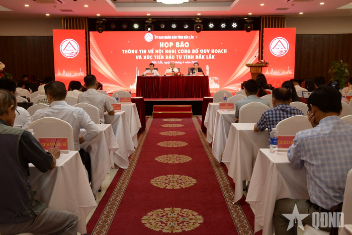  Quang cảnh buổi họp báo.