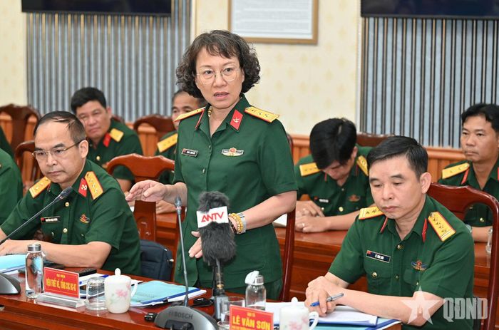 Đại diện Viện Thiết kế (Tổng cục Hậu cần - Kỹ thuật) phát biểu. 