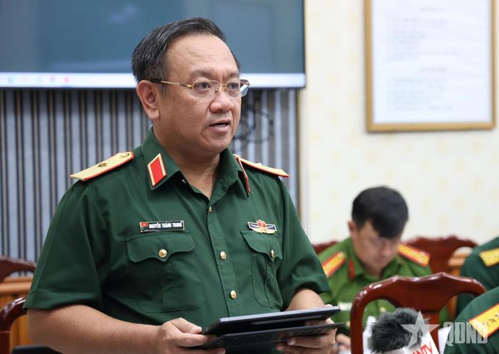 Thiếu tướng Nguyễn Thành Trung, Chính ủy Bộ tư lệnh TP Hồ Chí Minh, Phó trưởng ban Thường trực Ban Chỉ đạo 515 thành phố phát biểu.