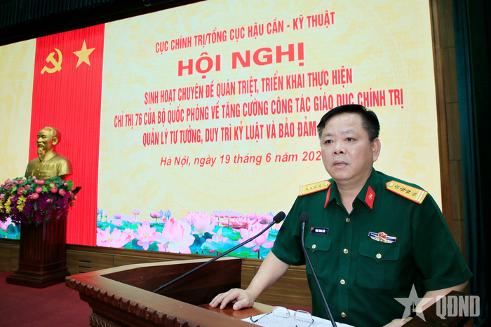  Đại tá Phạm Trung Kiên, Bí thư Đảng ủy, Phó cục trưởng Cục Chính trị, Tổng cục Hậu cần - Kỹ thuật quán triệt Chỉ thị 76 của Bộ Quốc phòng. 