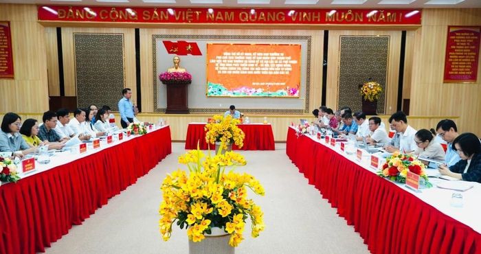 Phó Chủ tịch Thường trực UBND TP Đà Nẵng Hồ Kỳ Minh làm việc với xã Đại Lộc và xã Phú Thuận.