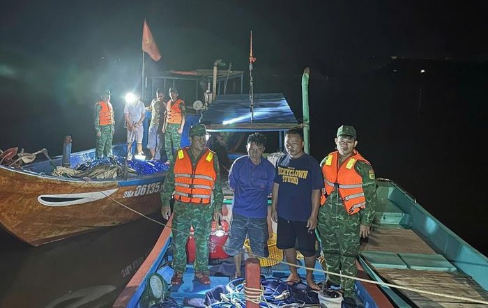 Biên phòng Đà Nẵng phát hiện, xử lý tàu cá vi phạm.