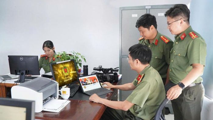 Ban Biên tập hai Fanpage trực tiếp rà soát, biên tập nội dung trước khi đăng tải, bảo đảm thông tin nhanh nhạy, chính xác và đúng định hướng.