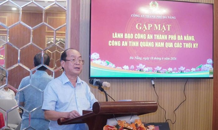 Thiếu tướng Nguyễn Hữu Hợp, Giám đốc Công an thành phố phát biểu tại buổi gặp mặ