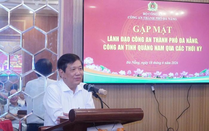 Thượng tướng Nguyễn Văn Sơn phát biểu tại buổi gặp mặt