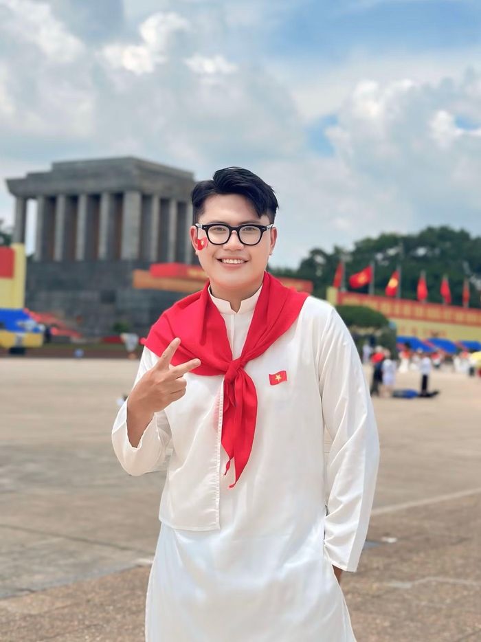 Bên cạnh việc học tập, Hoàng Trường Giang còn tham gia dạy thanh nhạc tại các trung tâm nghệ thuật ở Hà Nội.