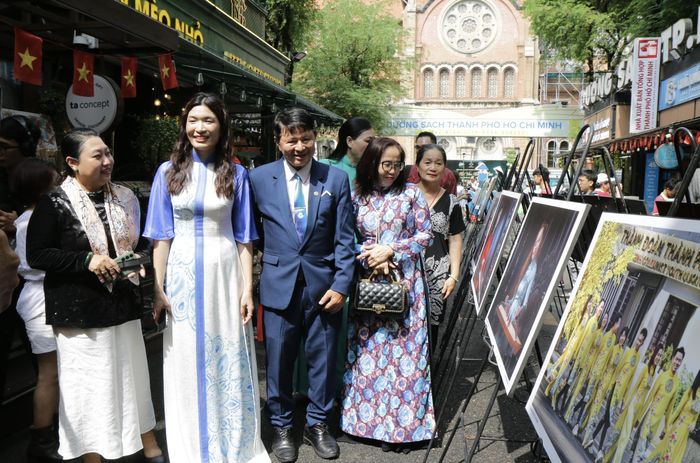  Không gian triển lãm ảnh “Sài Gòn Áo dài” 