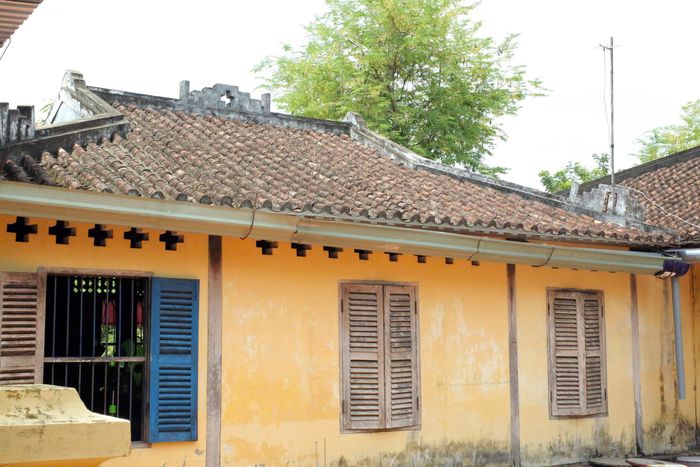  Ngôi nhà được lợp mái âm dương truyền thống 