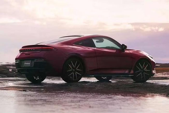 Mới đây, Honda Nhật Bản tiếp tục giới thiệu phiên bản đặc biệt mang tên Honda Prelude 2027 Limited Edition, dành riêng cho thị trường nội địa với số lượng sản xuất giới hạn. Xe có giá 6.306.300 yên (tương đương hơn 1 tỷ đồng), cao hơn bản tiêu chuẩn khoảng 126.200 yên.