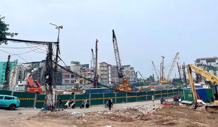 Công trường thi công đường dẫn cầu Trần Hưng Đạo
