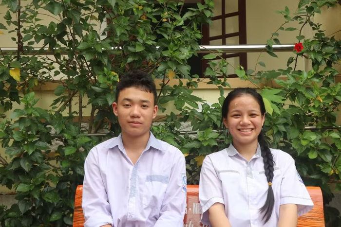Trần Hoàng Quân - thủ khoa chuyên Tin và Nguyễn Thị Phương Trà thủ khoa chuyên Sử.