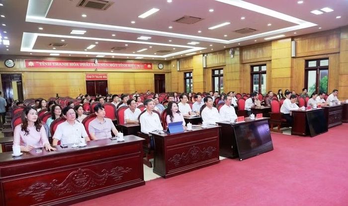 Các đại biểu dự buổi lễ.