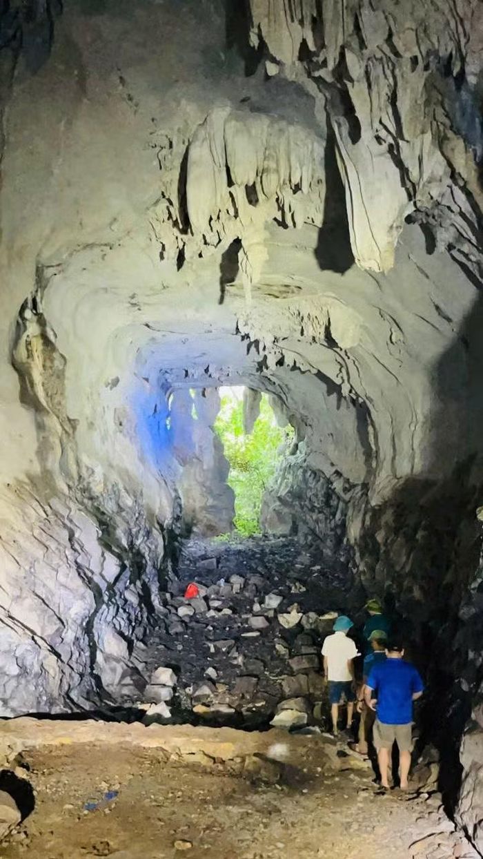 Hang Thán Lạn không những mang vẻ đẹp thiên nhiên ban tặng mà còn ẩn chứa những câu chuyện lịch sử.