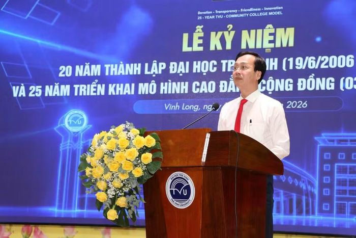 Ông Trần Trí Quang, Phó Bí thư Tỉnh ủy, Chủ tịch UBND tỉnh Vĩnh Long phát biểu tại buổi lễ.