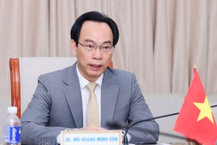 Bộ trưởng Hoàng Minh Sơn trao đổi tại buổi tiếp.