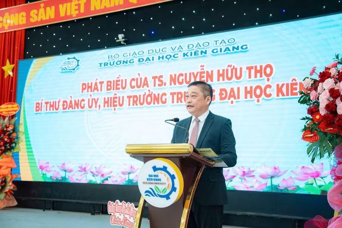 TS Nguyễn Hữu Thọ, Hiệu trưởng Trường ĐH Kiên Giang, phát biểu nhận nhiệm vụ.