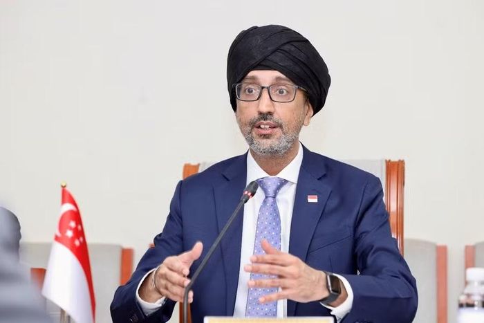 Đại sứ Rajpal Singh trao đổi tại buổi làm việc.