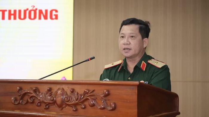 Thiếu tướng Nguyễn Văn Hùng, Chỉ huy trưởng Bộ CHQS tỉnh An Giang, phát biểu tại hội nghị.