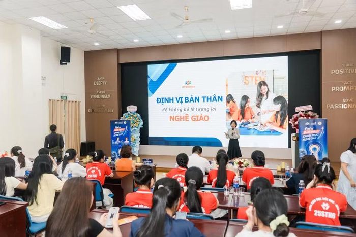 Các hội thảo chuyên đề tại Ngày hội việc làm của Trường Đại học Sư phạm - Đại học Đà Nẵng.