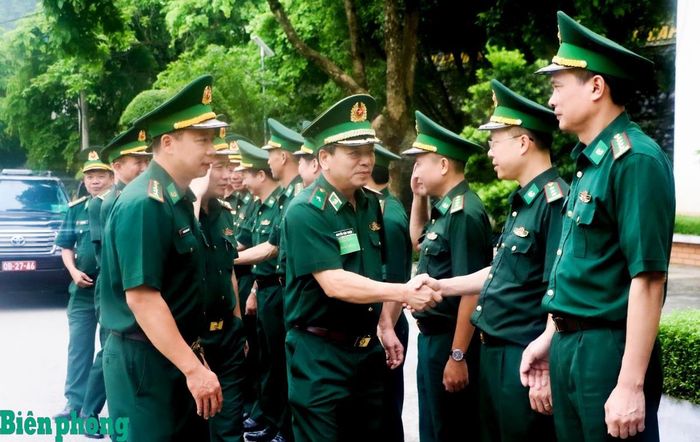 Thiếu tướng Nguyễn Văn Thiện, cùng Đoàn kiểm tra số 1 Bộ Tư lệnh Bộ đội Biên phòng đến làm việc tại Ban Chỉ huy Bộ đội Biên phòng tỉnh Tuyên Quang. Ảnh: Thanh Xuân