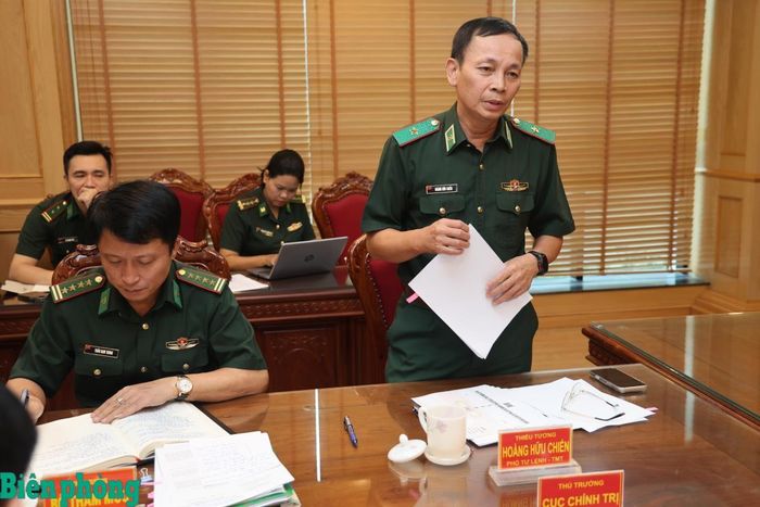 Thiếu tướng Hoàng Hữu Chiến, Phó Tư lệnh, Tham mưu trưởng Bộ đội Biên phòng phát biểu tại hội nghị. Ảnh: Xuân Khoa