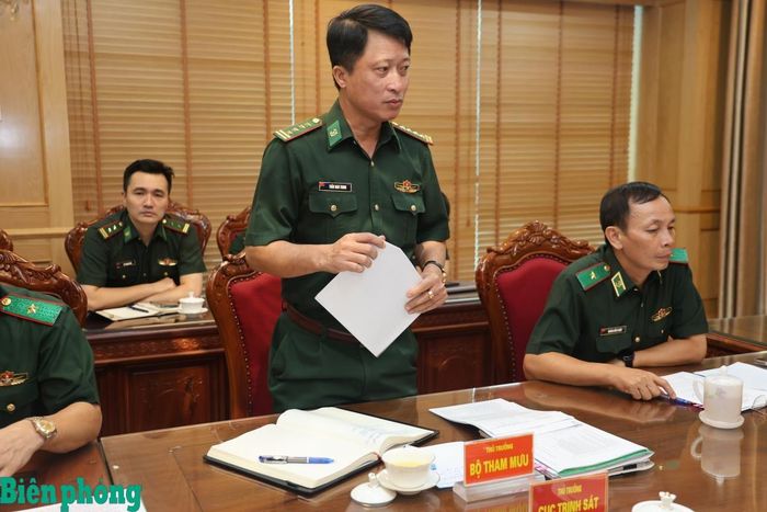 Đại tá Trần Nam Trung, Phó Tham mưu trưởng Bộ đội Biên phòng phát biểu tại hội nghị. Ảnh: Xuân Khoa