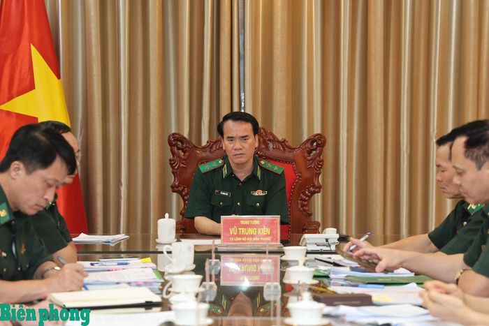 Trung tướng Vũ Trung Kiên, Ủy viên Ban Chấp hành Trung ương Đảng, Ủy viên Quân ủy Trung ương, Tư lệnh Bộ đội Biên phòng chủ trì hội nghị. Ảnh: Xuân Khoa
