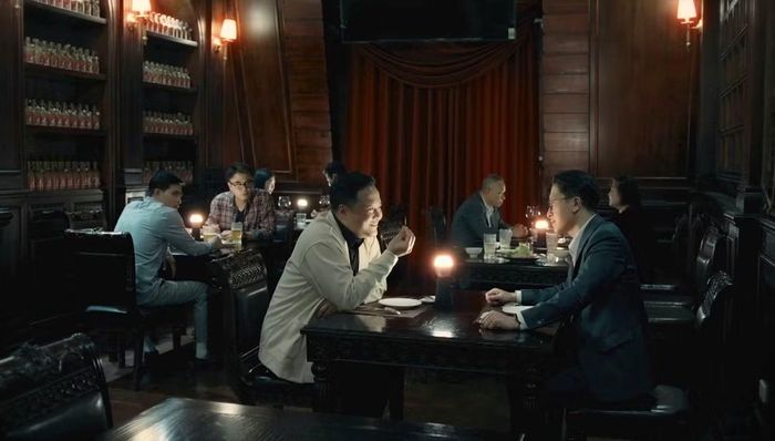 Đức khoe việc gài bẫy Diệu một cách thoải mái như chốn không người.