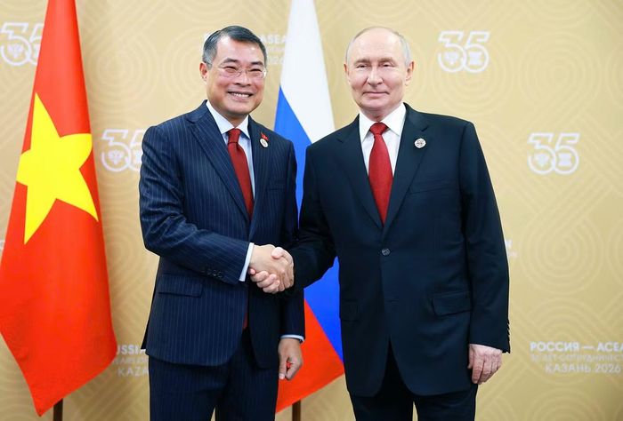 Thủ tướng Lê Minh Hưng hội kiến Tổng thống Nga Vladimir Putin. Ảnh: TTXVN