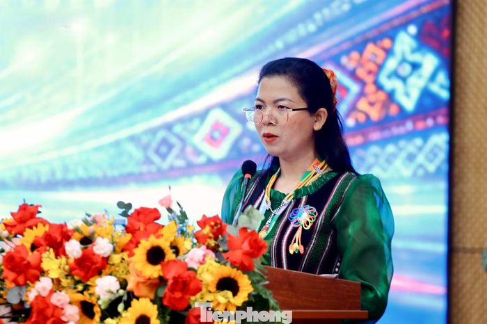 Chị H' Hồng - tân Chủ tịch Hội LHTN Việt Nam tỉnh Lâm Đồng khóa I, phát biểu nhận nhiệm vụ.