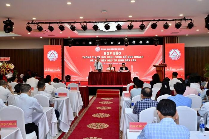 Quang cảnh cuộc họp báo.