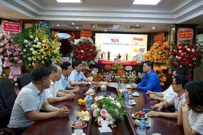 Bí thư Đoàn Thanh niên Tòa án nhân dân tối cao chúc mừng Báo Công lý kỷ niệm 101 năm Ngày Báo chí Cách mạng Việt Nam