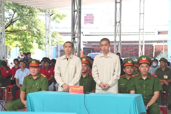 Võ Lâm Vũ và Trần Thanh Hoàng tại phiên tòa lưu động.
