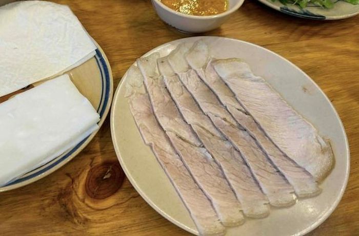 Thịt luộc là món ăn đơn giản nhưng ngon miệng trên nhiều mâm cơm. Ảnh: Thảo Trinh