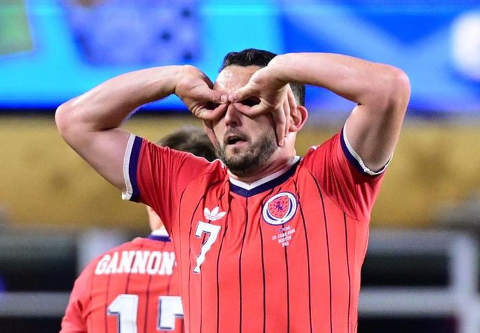 McGinn giúp Scotland đánh hại Haiti - Ảnh: SNT