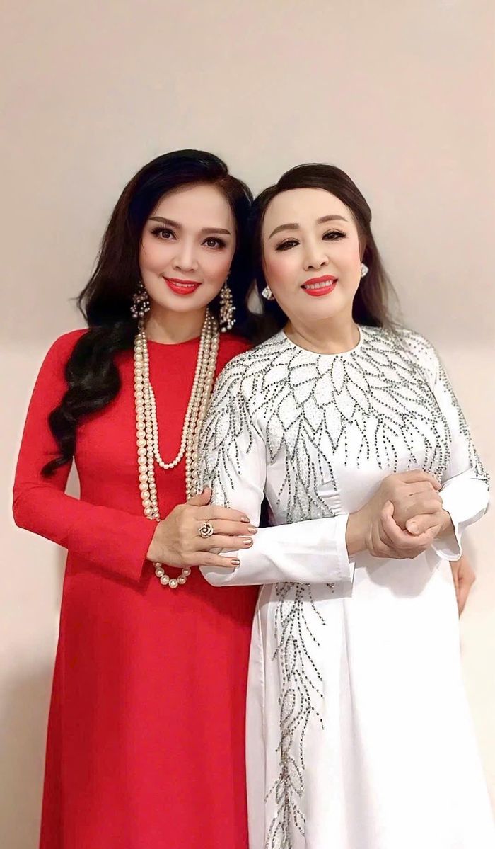 NSND Thái Bảo và NSND Thu Hiền.