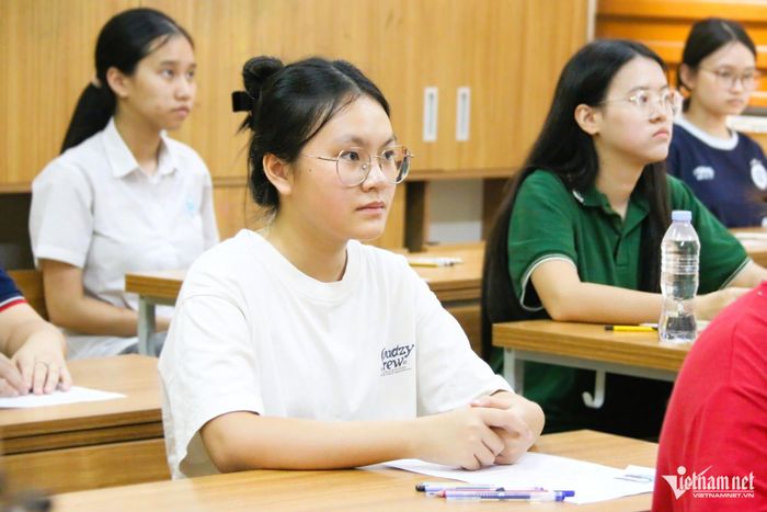 Thí sinh dự thi vào lớp 10 Trường THPT Chuyên ĐH Sư phạm năm 2026. Ảnh: Thanh Hùng.