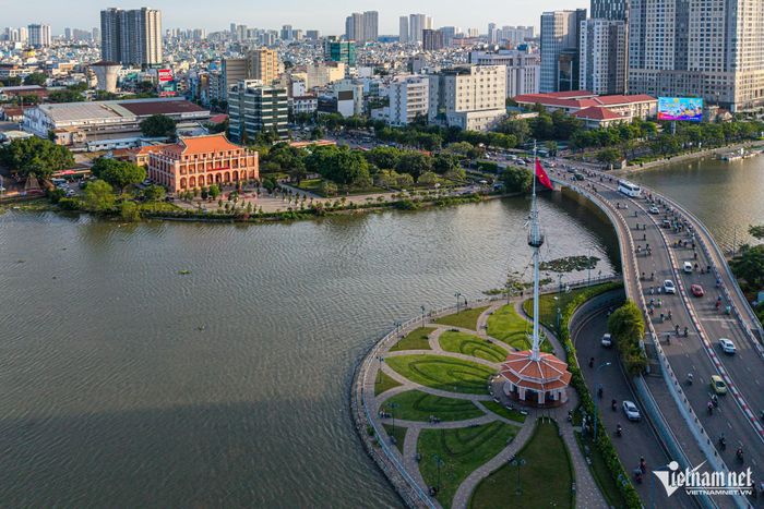 TPHCM đề xuất xây dựng thêm cầu đi bộ từ Bến Nhà Rồng qua Bến Bạch Đằng. Ảnh: Nguyễn Huế